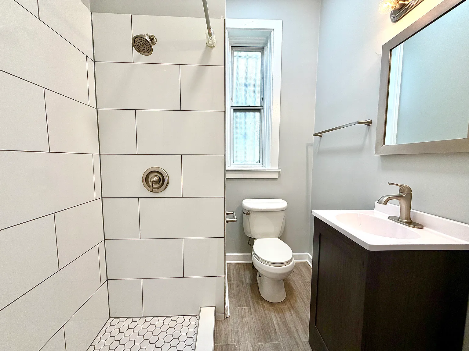 2 bed, 1000 sqft, $2,400 — Photo 4
