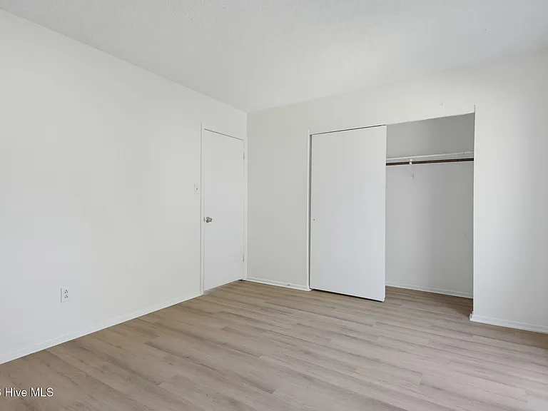 305 W Willowood Ln — Photo 29
