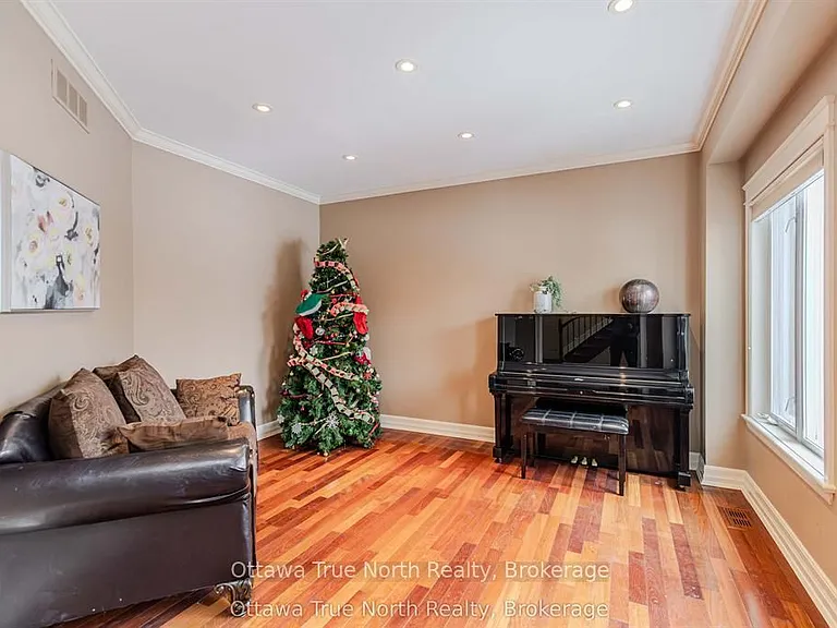 1530 Lords Manor Ln — Photo 5