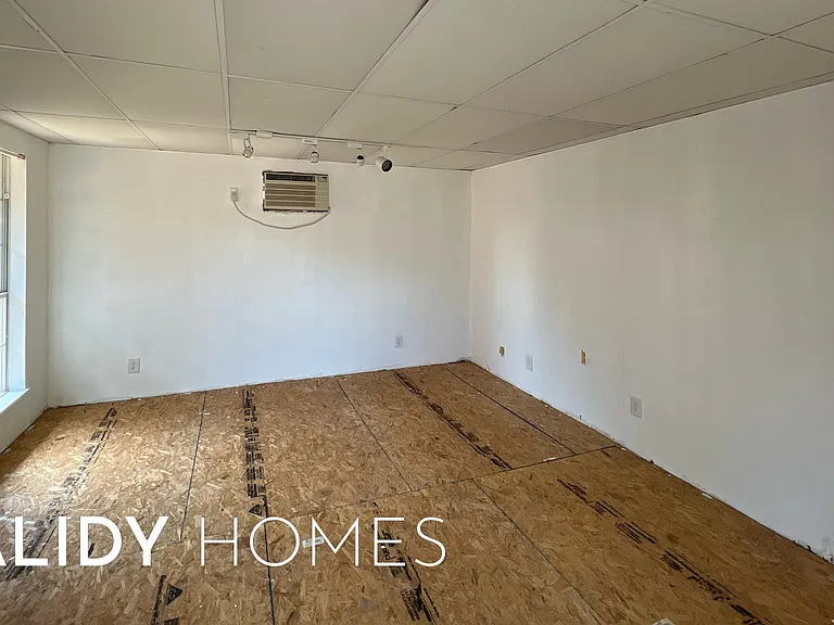 702 Amity Ln — Photo 30