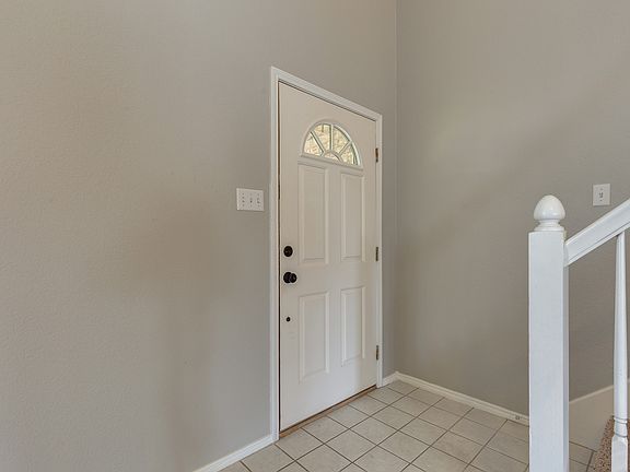 5th image of 2863 Linden Ln