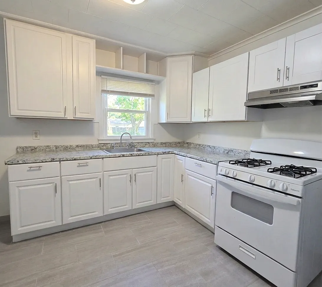 Saint Peters Pl, Keansburg — Photo 1