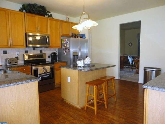 4th image of 155 Lakeside Dr