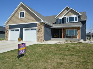 2625 Prairie Creek Dr, Aberdeen, SD 57401