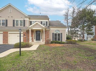 1952 N Charter Point Dr #1952, Arlington Heights, IL 60004