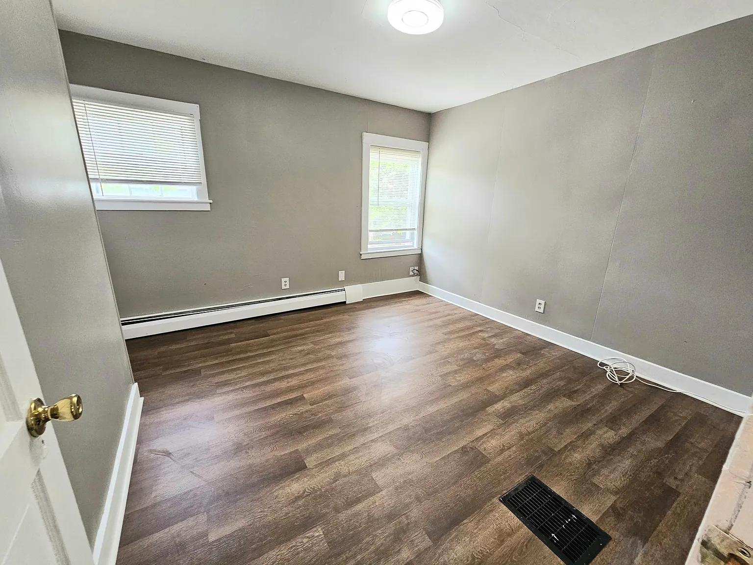 84 Boys Ave — Photo 2