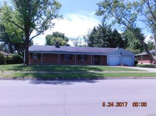 302 Camborne Dr, Englewood, OH 45322
