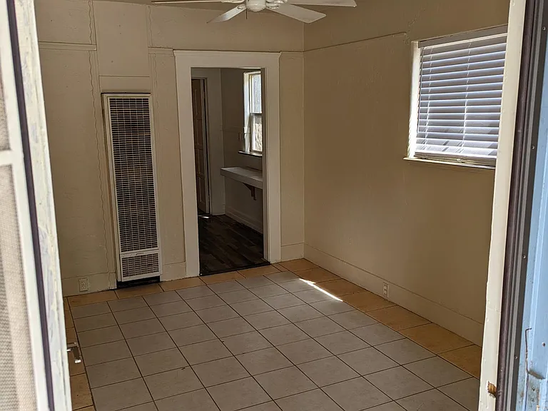 215 I St — Photo 4
