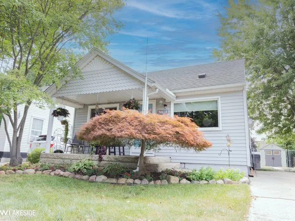 22428 Daniels St, Saint Clair Shores, MI 48081
