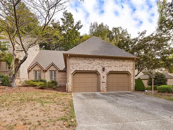 26 Sturbridge Ln, Greensboro, NC 27408