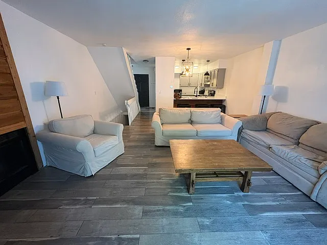 3440 Windmill Dr — Photo 3