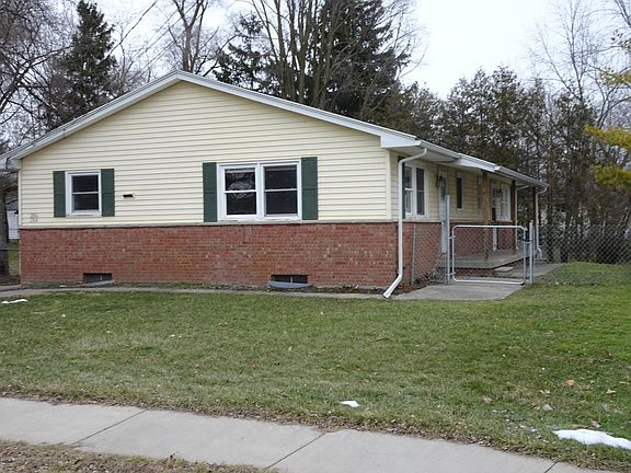 3rd image of 2066 Auburn Ave