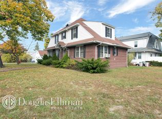 1319 143rd Pl, Whitestone, NY 11357
