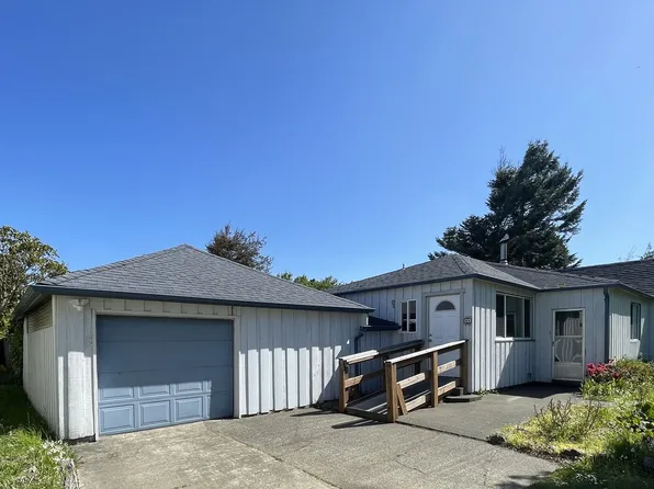190 14th St SE, Bandon, OR 97411