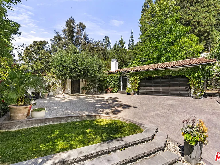 9559 Sherwood Forest Ln — Photo 2