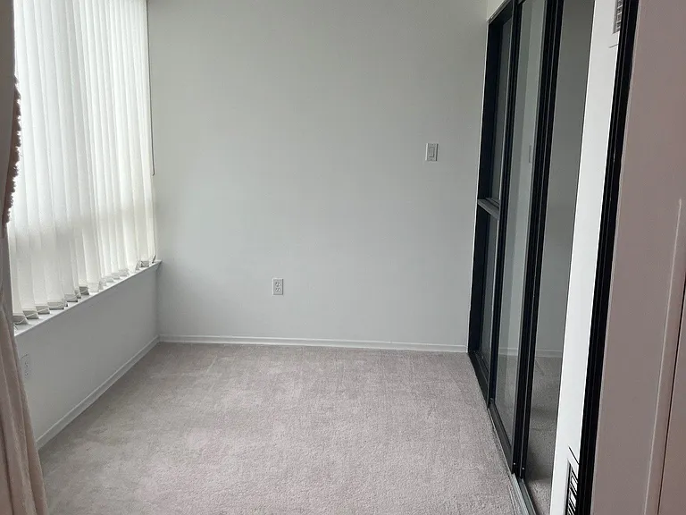 7460 Bathurst St #1706 — Photo 12