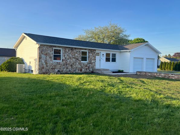 131 Center Dr, Nescopeck, PA 18635