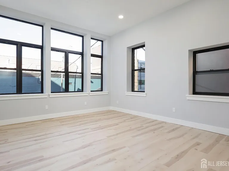 365 George St #1 — Photo 14