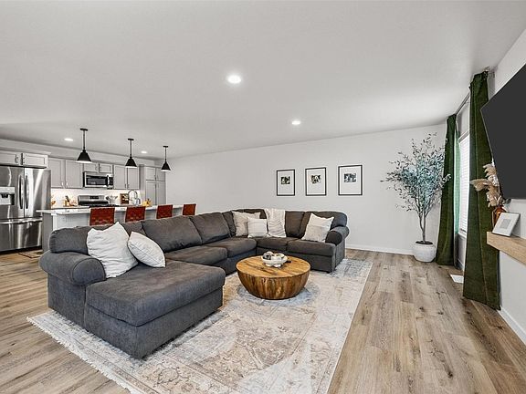 3rd image of 1202 Ronald Way