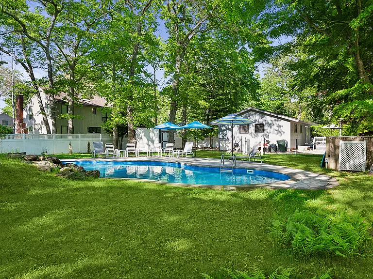 230 Norfolk Dr — Photo 30