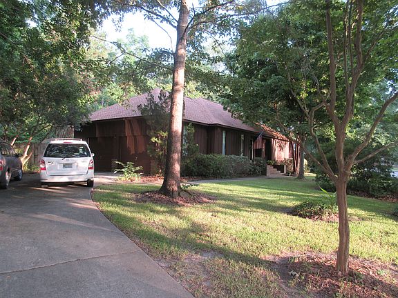 3rd image of 101 Ravenswood Ct