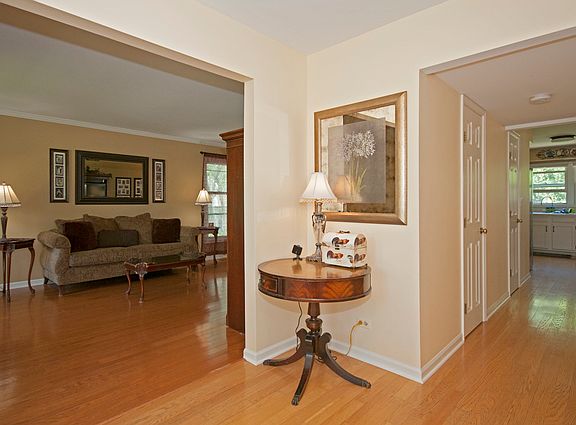 3rd image of 4221 Forest Glen Dr