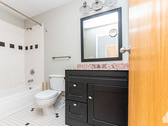 4th image of 4745 N Ravenswood Ave Floor T305