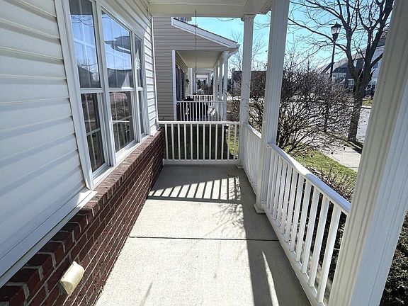 2nd image of 903 Summerville Dr