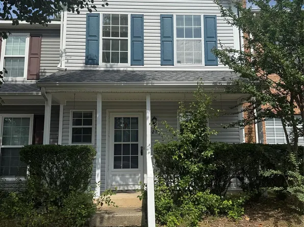 8275 Golf Ridge Dr, Charlotte, NC 28277