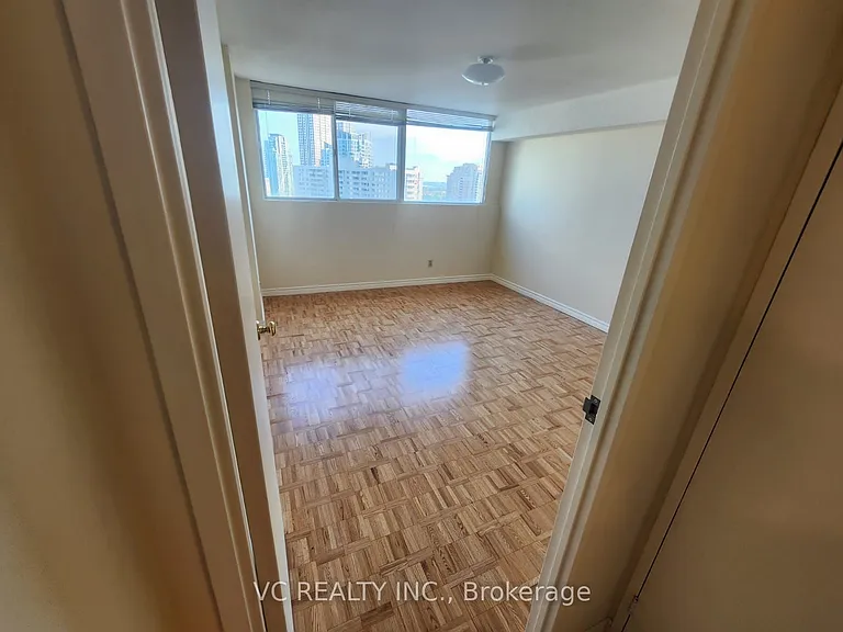 3700 Kaneff Cres #2305 — Photo 5