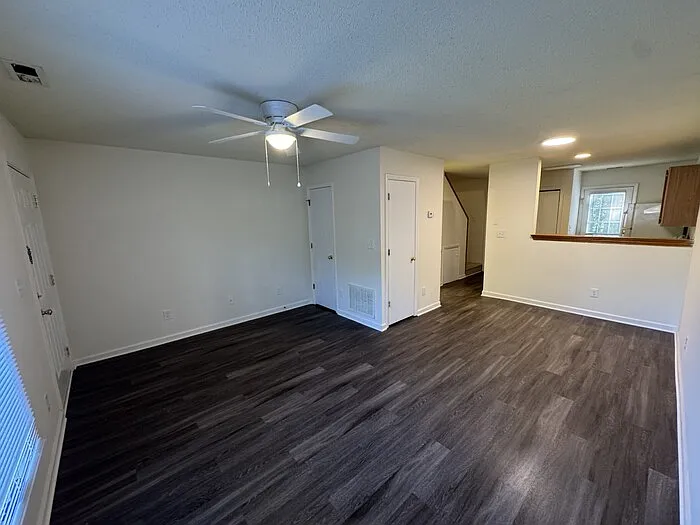 2 bed, 1.5 bath, 920 sqft, $1,200 — Photo 3