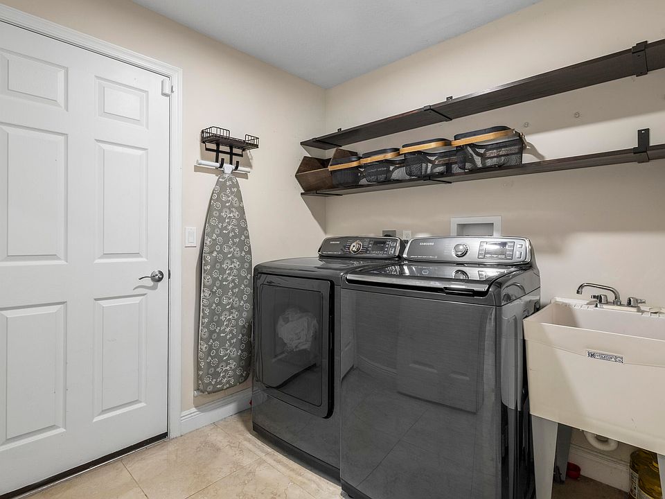 1st image of 1571 SW Apricot Road