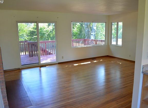 2nd image of 5501 NE 47th St