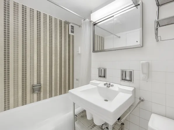 100 West 57th Street image 7 of 10