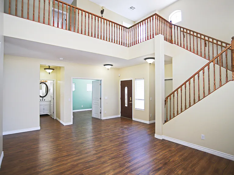 512 E Rainbow Dr — Photo 6