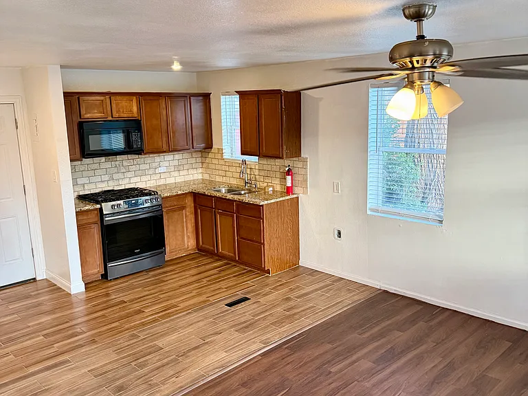 3720 N Saint Paul St — Photo 3