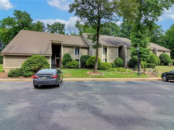 1518 Benjamin Pkwy APT D, Greensboro, NC 27408