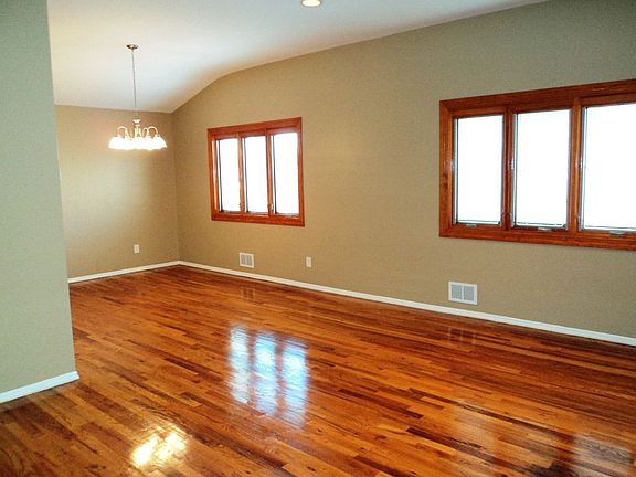 4th image of 24 E Stroud Ave