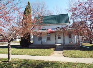 302 Commercial St, Strawberry Point, IA 52076