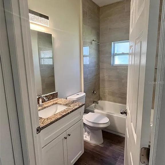 925 Lora St — Photo 11