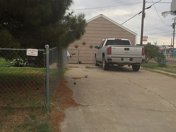 4th image of 800 Dorothea St
