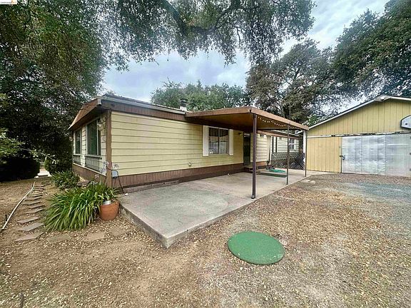 4th image of 17701 Woods Way