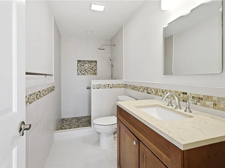 114 Queen Ann Ct — Photo 12