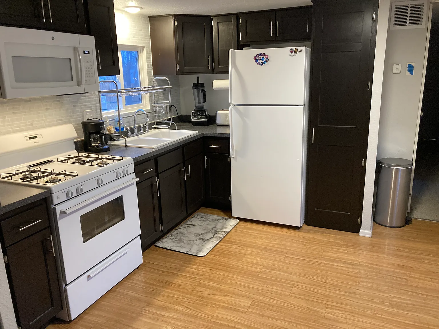 3 bed, 684 sqft, $1,350 — Photo 3