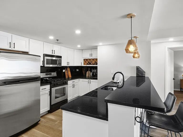 700 1st St #14F — Photo 7