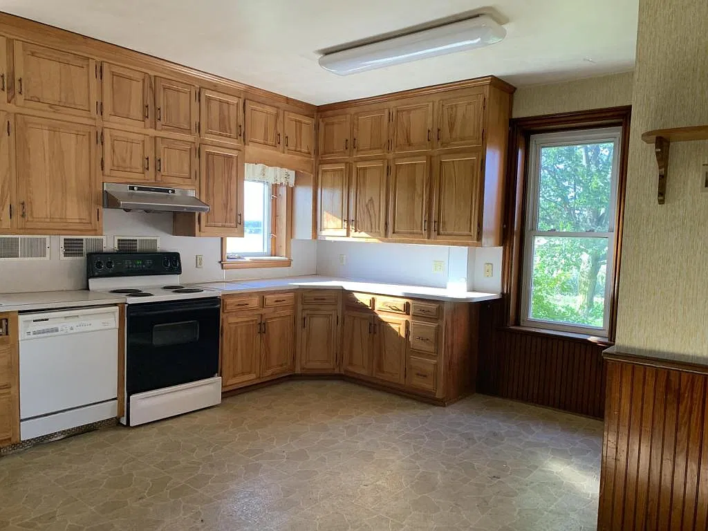1650 Old Harrisburg Rd — Photo 4