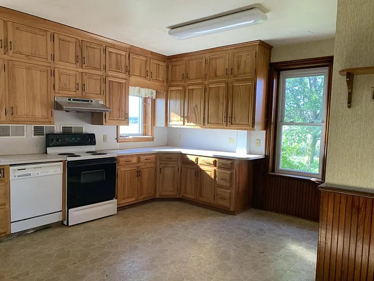 1650 Old Harrisburg Rd — Photo 4
