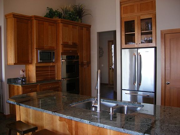 5th image of 2513 Westshore Dr NE