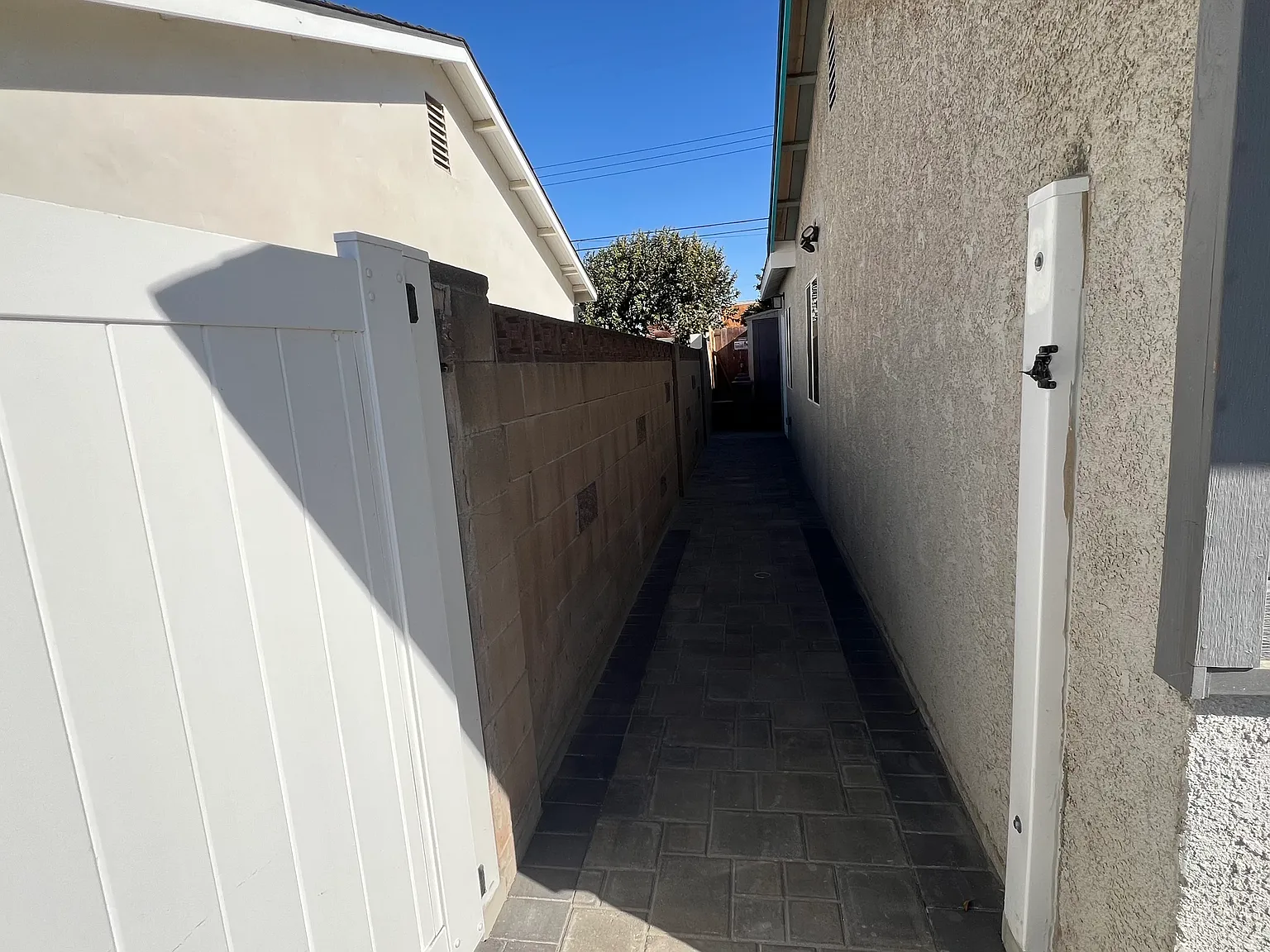 1 bed, 400 sqft, $2,200 — Photo 2