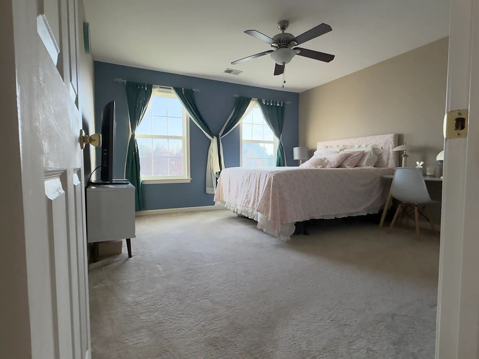 4 bed, 3192 sqft, $1,050 — Photo 4